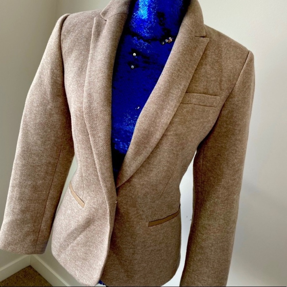 Tommy Hilfiger coat , perfect for any outfit .
